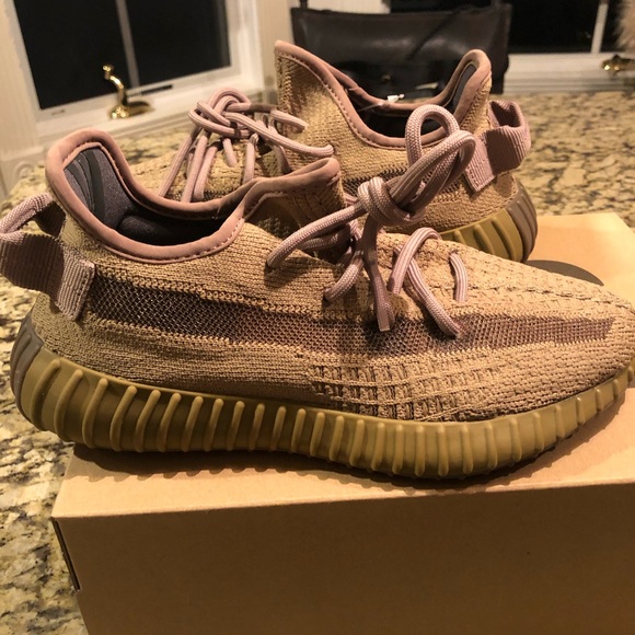 YEEZY LAB a Twitter YEEZY BOOST 350 V2 Cinder vs Earth
